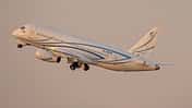 Suchoi Superjet von Gazpromavia beim Start in St. Petersburg