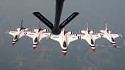 Formation USAF Thunderbirds unter Tanker