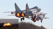 Startende Mikokan MiG-31 und Explosion in Sawasleika Montage