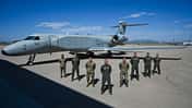 Gruppenbild vor EA-37B Compass Call