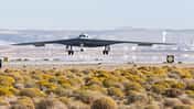 B-21 Raider bei der Landung in Edwards