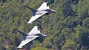 Zwei Rafale im Formationstiefflug