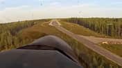 POV: F-35A landet in Finnland auf der Straße.