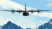 Frontalaufnahme C-130 Hercules im Flug