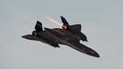 SR-71 Blackbird im Flug mit Schockwellen