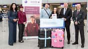 Judith Immel, die zusammen mit ihrem Ehemann Alexander an Bord eines Qatar Airways-Flugs über Doha nach Ko Samui im Golf von Thailand reiste, war am 30. Dezember der Jubiläumsfluggast am Flughafen Düsseldorf.
