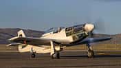 Bardahl Special mit geöffneter Motorabdeckung bei laufendem Propeller, Steven Hinton im Cockpit, aufgenommen beim Reno Air Race 2023.