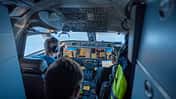 Blick in das Cockpit der Gulfstream G550 HALO vom DLR