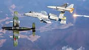 Koreanische Kampfflugzeuge brechen von A-10 Thunderbolt II weg
