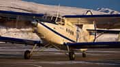 Antonow An-2 TVS-2MS beim Rollen im Abendlicht