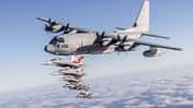 C-130 und Kampfjets des US Marine Corps in Formation