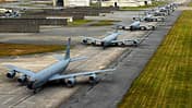 Mehrere KC-135R hintereinander auf dem Taxiway