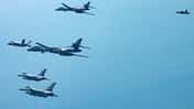 B-1B Lancer in Formation mit südkoreanischen Jets