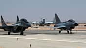 MiG-29 und J-10 auf der Startbahn mit Frühwarnflugzeug im Hintergrund