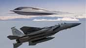 B-21 Raider und F-15EX im Flug (Montage)