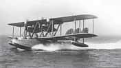 Supermarine Southampton Flugboot S112 bei einem Wasserstart