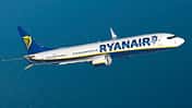 Boeing 737-10  von Ryanair im Flug