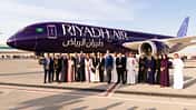 Boeing 787-9 von Riyadh Air in dunkler Lackierung bei der Begrüßung in Dubai