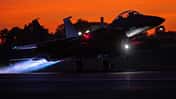 F-15E Eagle der US Air Force beim Nachtstart.
