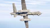 General Atomics MQ-9B mit Radarbehältern im Flug (Computergrafik)