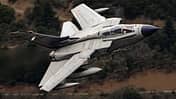 Panavia Tornado der italienischen Luftwaffe im Tiefflug.