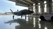 Gestrandete britische F-35B im Hangar in Indien zur Reparatur.