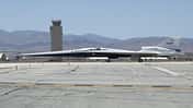 Die X-59 von Lockheed Martin hat in Palmdale ihre Rollversuche begonnen. 