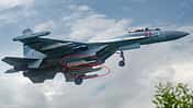 Suchoi Su-35S mit neuer Luft-Luft-Lenkwaffe Wympel R-77M 