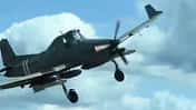 Let Z-137T mit Flugkörpern bewaffnet im Überflug