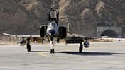 F-4E Phantom Iran rollt aus Bergfestung