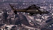Sikorsky S-67 Blackhawk im Flug über Kölner dom