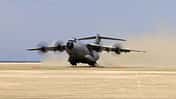 Airbus A400M startet auf Strand