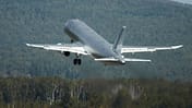 Erster russifizierter Serien-Superjet in Russland beim Start zum Erstflug.