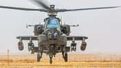 Ein AH-64D Apache Longbow Kampfhubschrauber des 1st Attack Battalion, 10th Combat Aviation Brigade startet am 15. Juli 2024 vom Stützpunkt Erbil im Irak