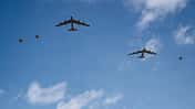 Ein B-52 Stratofortress-Bomber der US-Luftwaffe überfliegt am 23. April 2026 während der Übung African Lion 26 in Tan-Tan, Marokko, ein Übungsgebiet. 