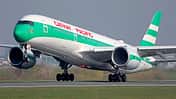 Cathay Pacific, Cathay Pacific Airways Ltd., CPA, CX, Hongkong, China, Airline Airbus A350-900 von Cathay Pacific im Retro-Look beim Start am Manchester Airport