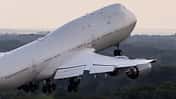Katarische Boeing 747-8I als Interimsflugzeug für US-Präsident Trump im Flugtest.
