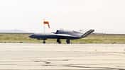 Northrop Grumman, CCA, QFY-48A, Talon YFQ-48 rollt vor Wüstenlandschaft