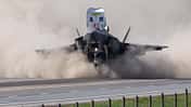 Finnland, Baana, Italien, F-35B, Learjet, F-18, Hornet F-35B aus Italein starten und landen erstmals auf finnischer Autobahn.