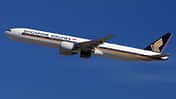 Boeing 777-300ER von Singapore Airlines beim Start.