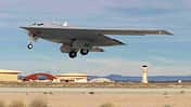 Northrop Grumman B-21 Raider beim Start.