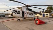 Mi-8 des ukrainischen Unternehmens H3Operations mit Löschbehälter.