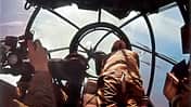 Blick in die Kanzel einer Heinkel He 111 während eines Feindflugs