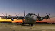 C-130J Hercules am Boden vor Sonnenuntergang
