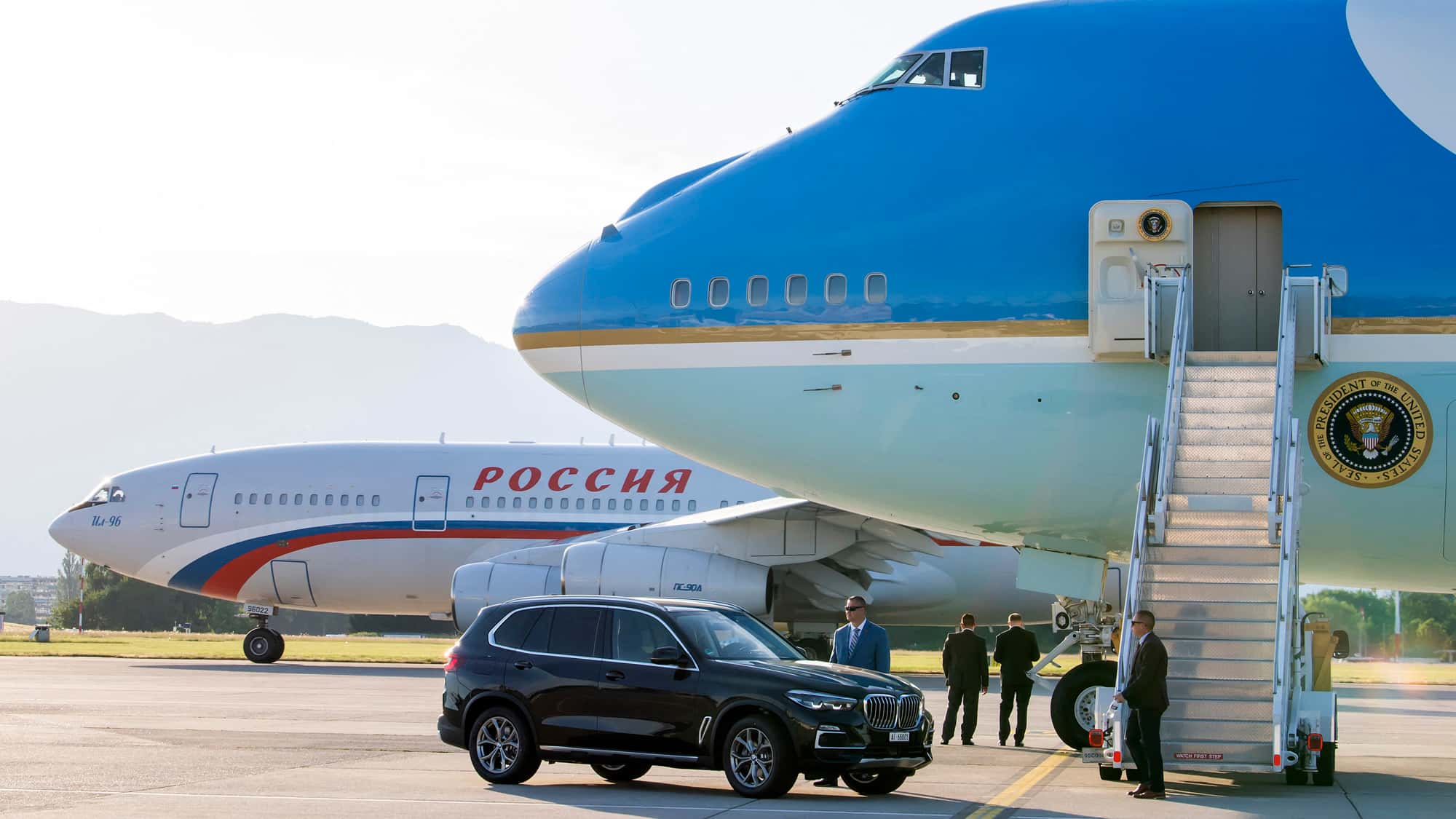 Air Force One trifft auf fliegenden Kreml - Die Jets von Putin und Trump im Vergleich
